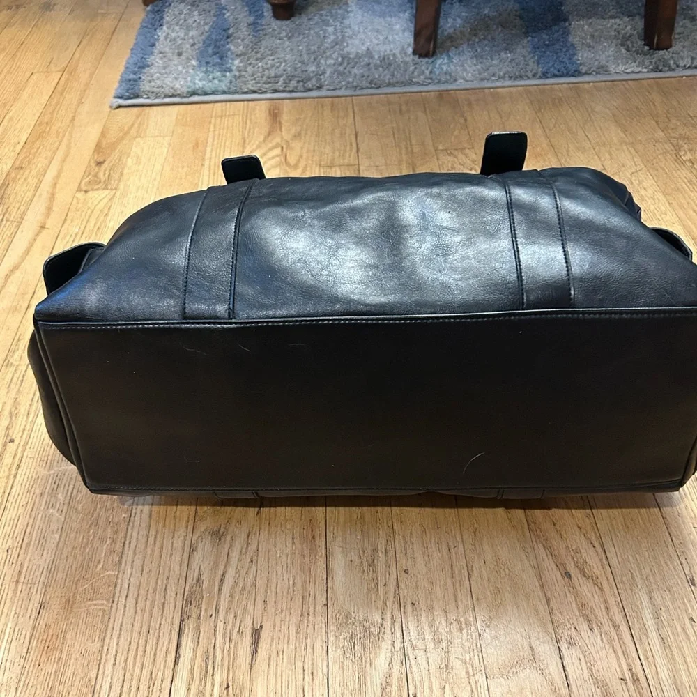 Faux Leather Weekender Travel Black Duffle Bag Excellent Clean Condition - Picture 13 of 16